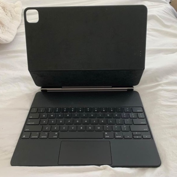 Apple Magic Keyboard 12.9in - Picture 5 of 7